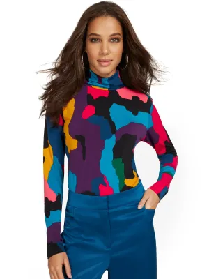 Abstract-Print Turtleneck Top