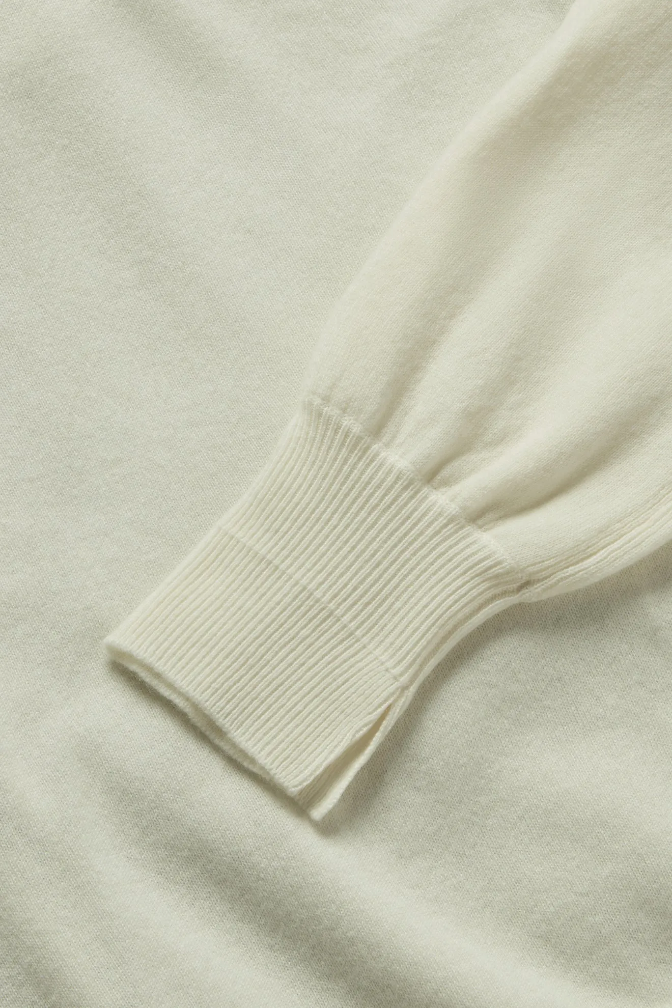 Balloon Sleeve Turtleneck in Cashmere