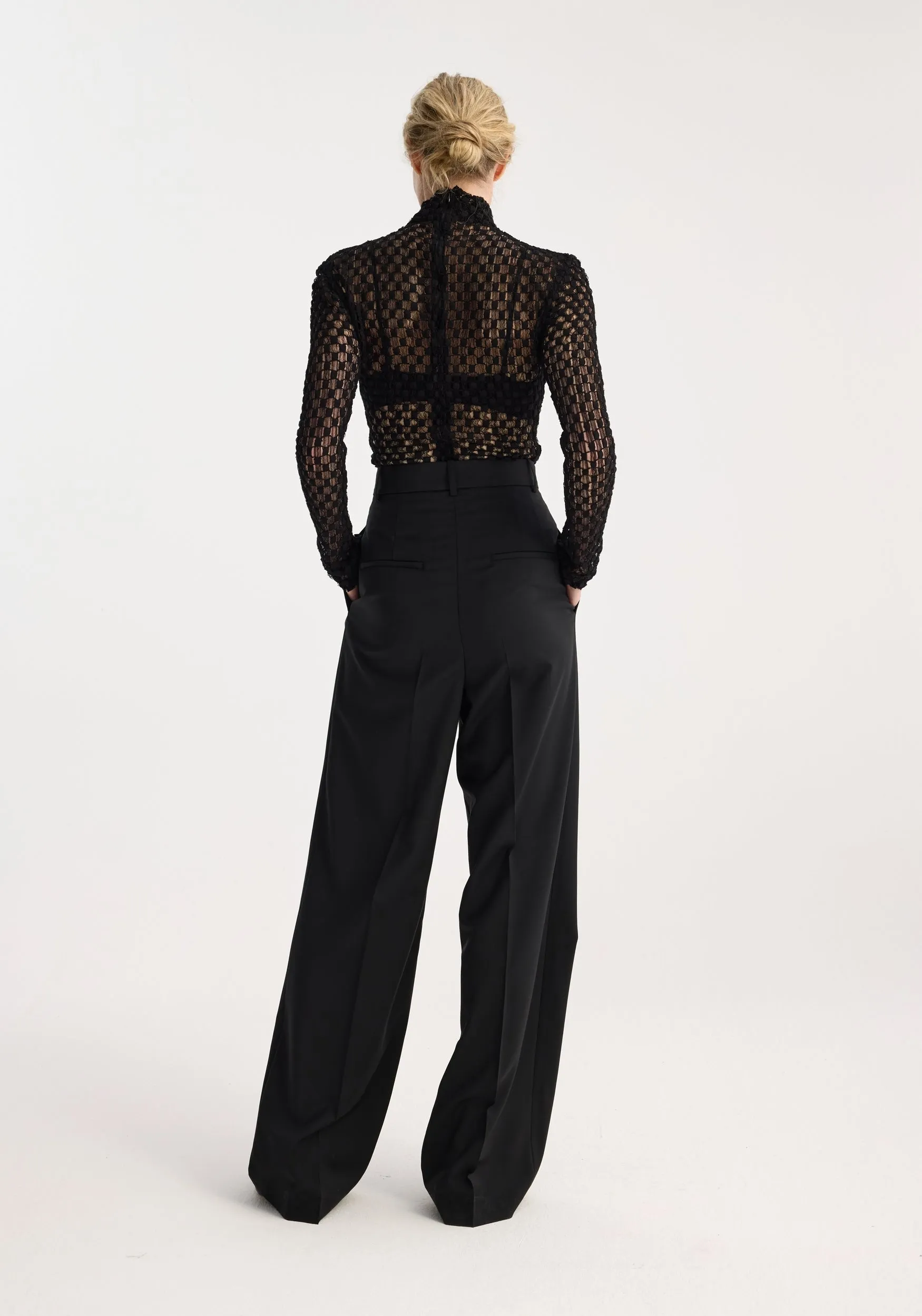 Geometrical lace turtleneck top | black