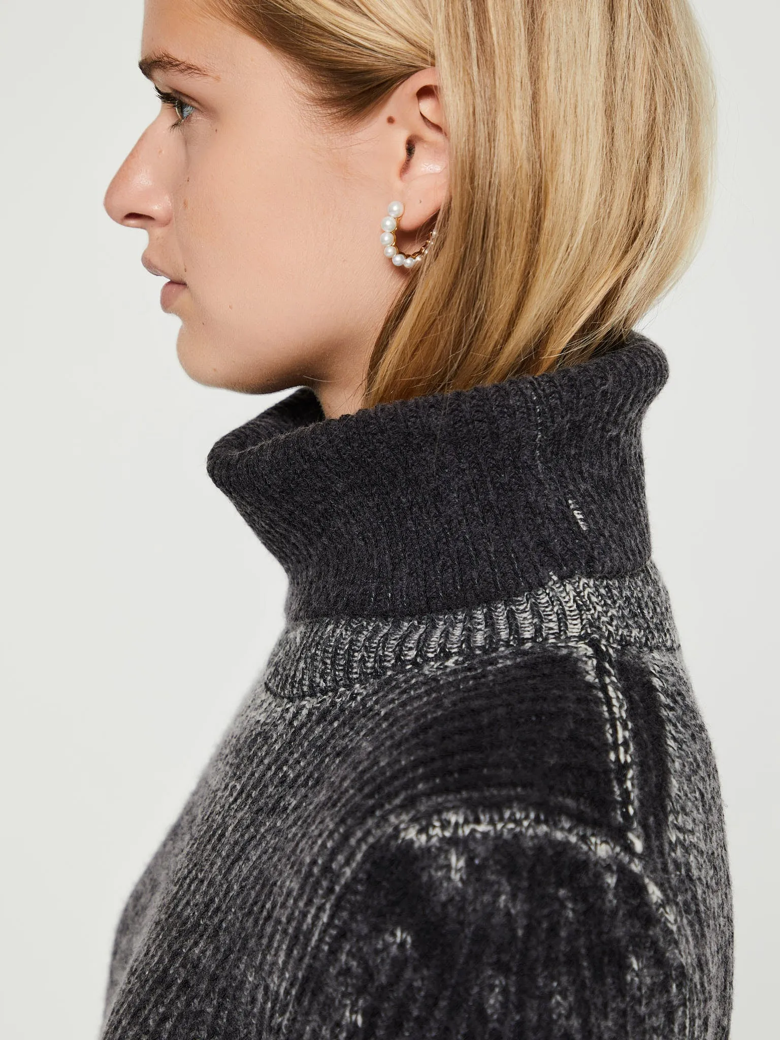 Knitwear in Anthracite Grey