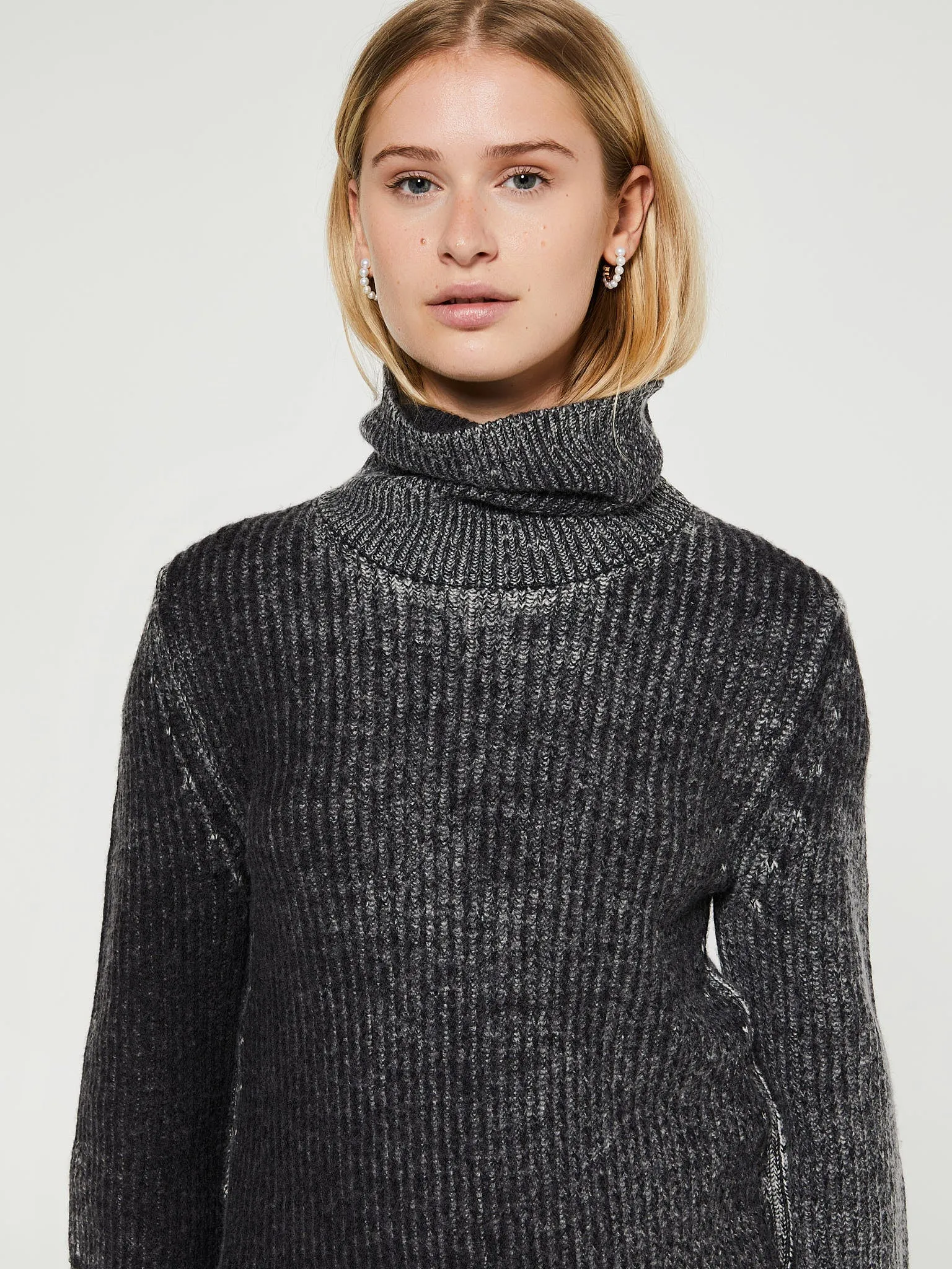 Knitwear in Anthracite Grey