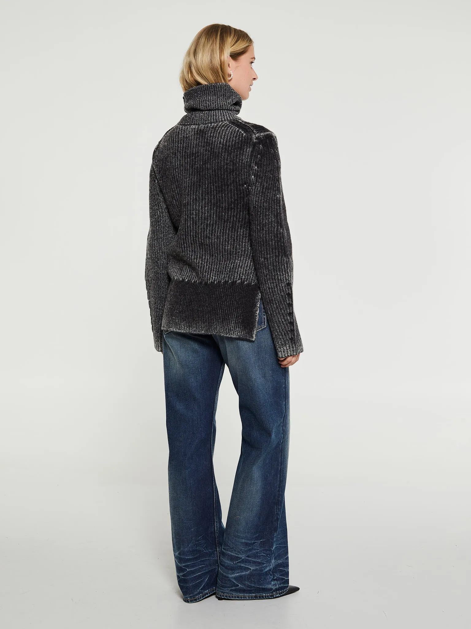 Knitwear in Anthracite Grey