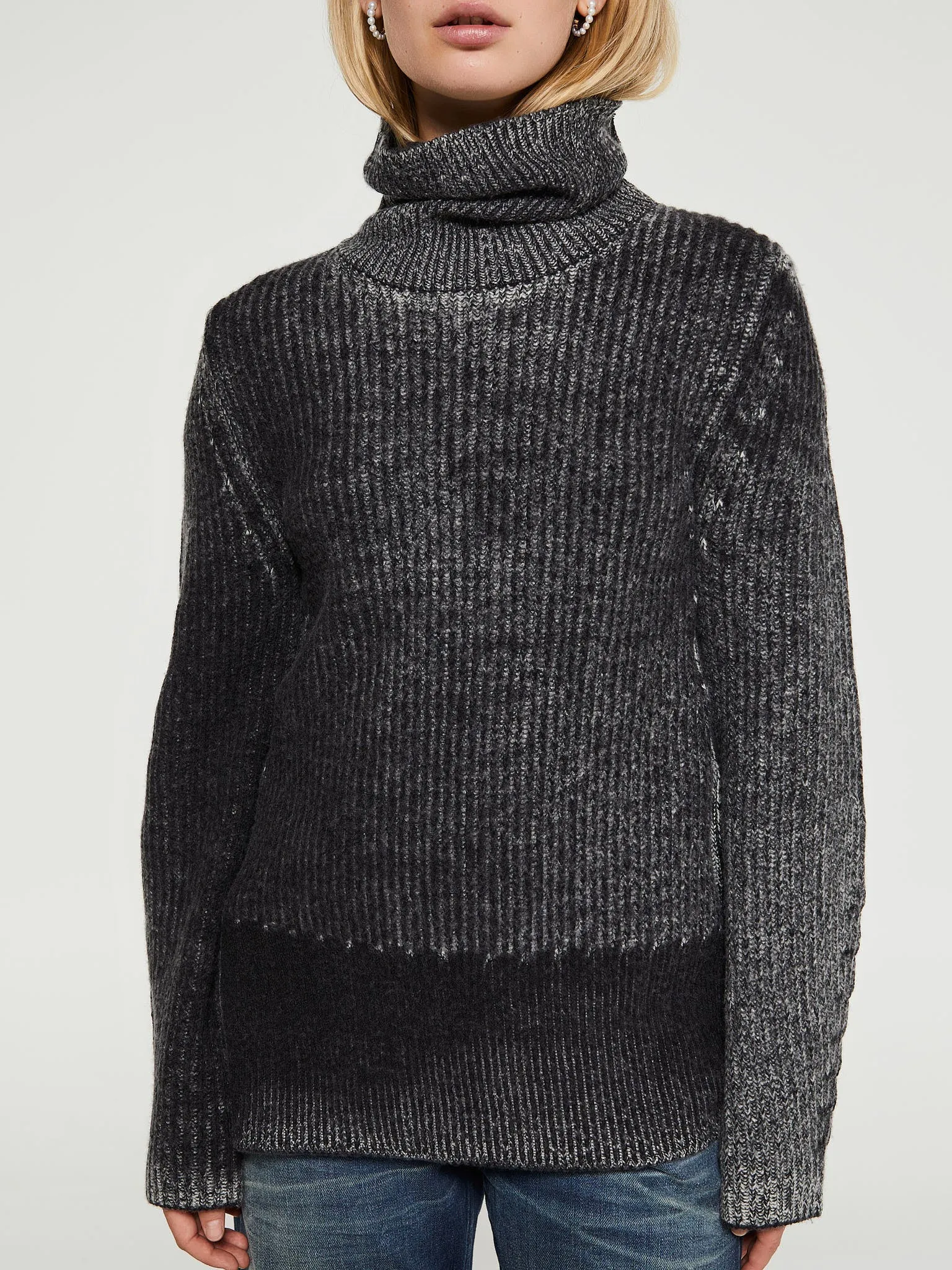 Knitwear in Anthracite Grey