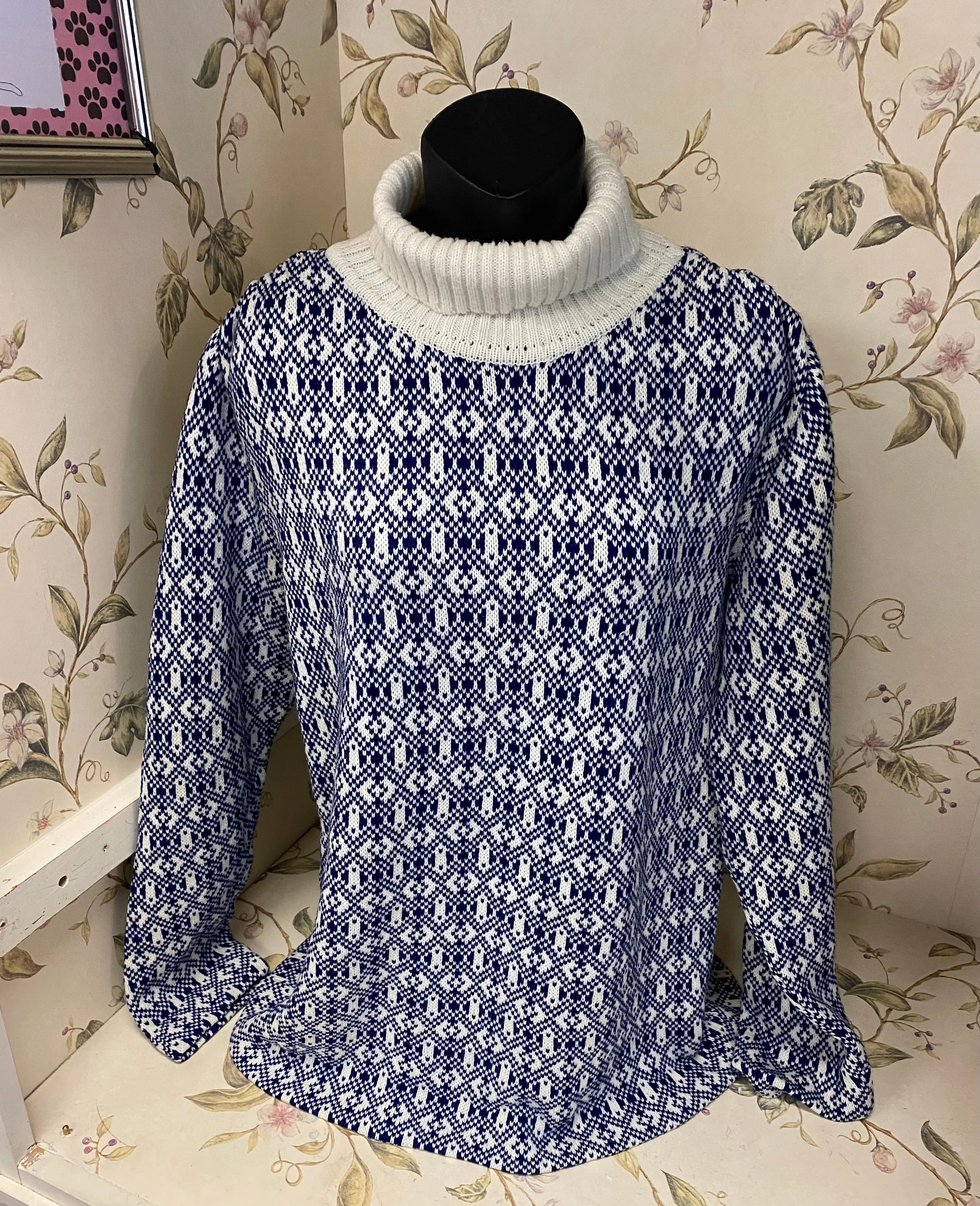 navy/white Sweaters, medium/large