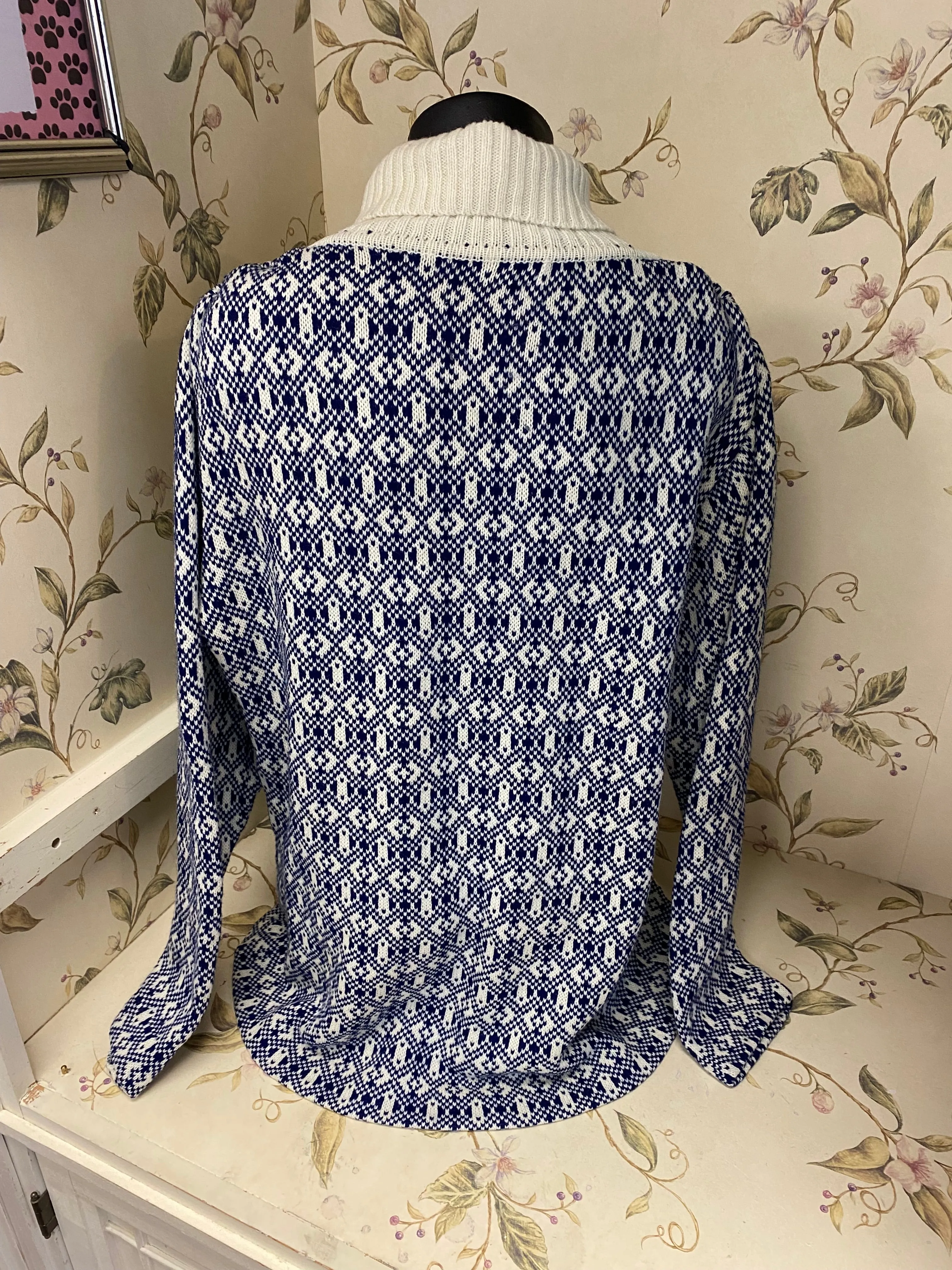 navy/white Sweaters, medium/large