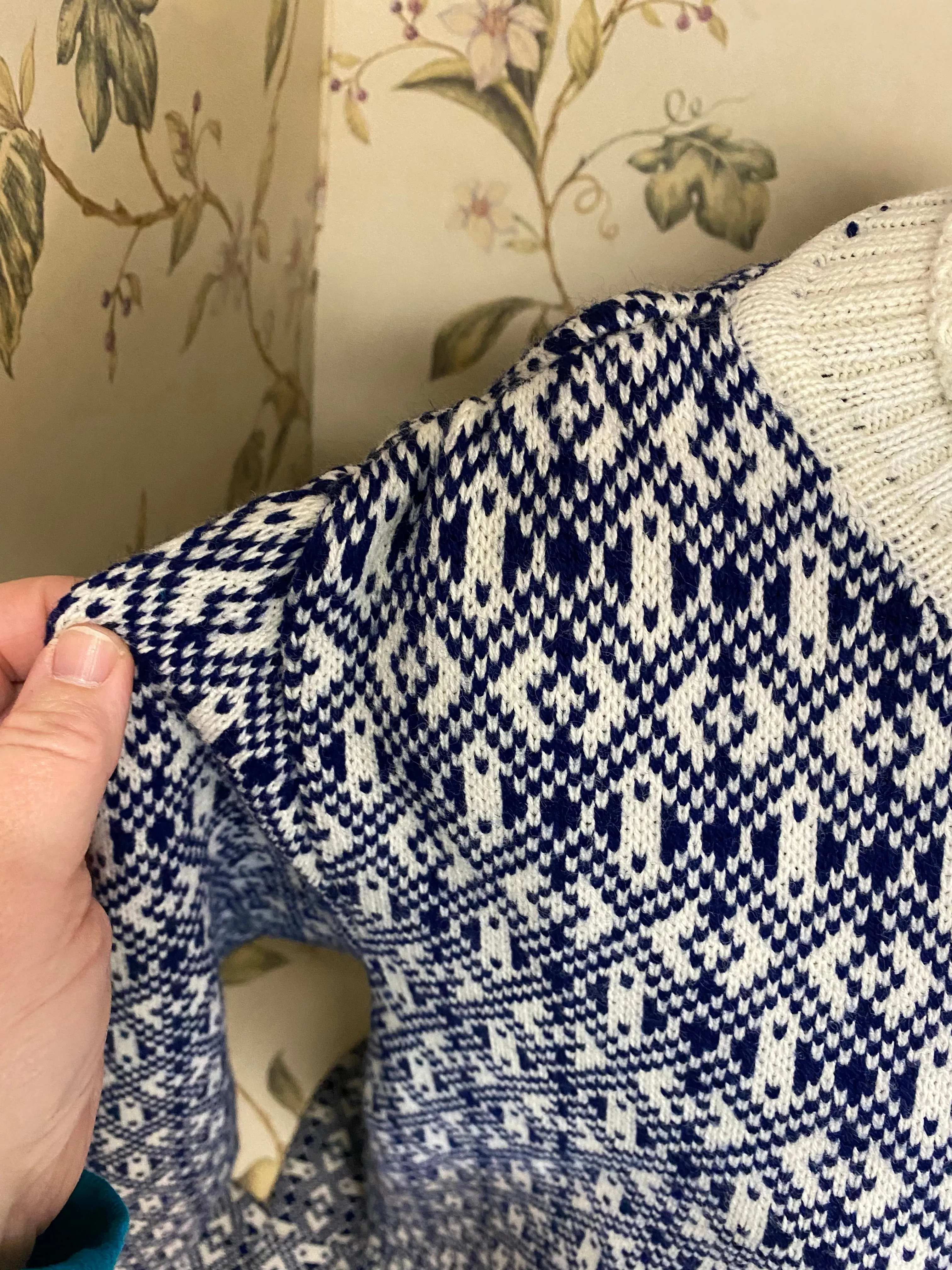 navy/white Sweaters, medium/large