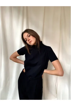 The sara cropped shirt in black