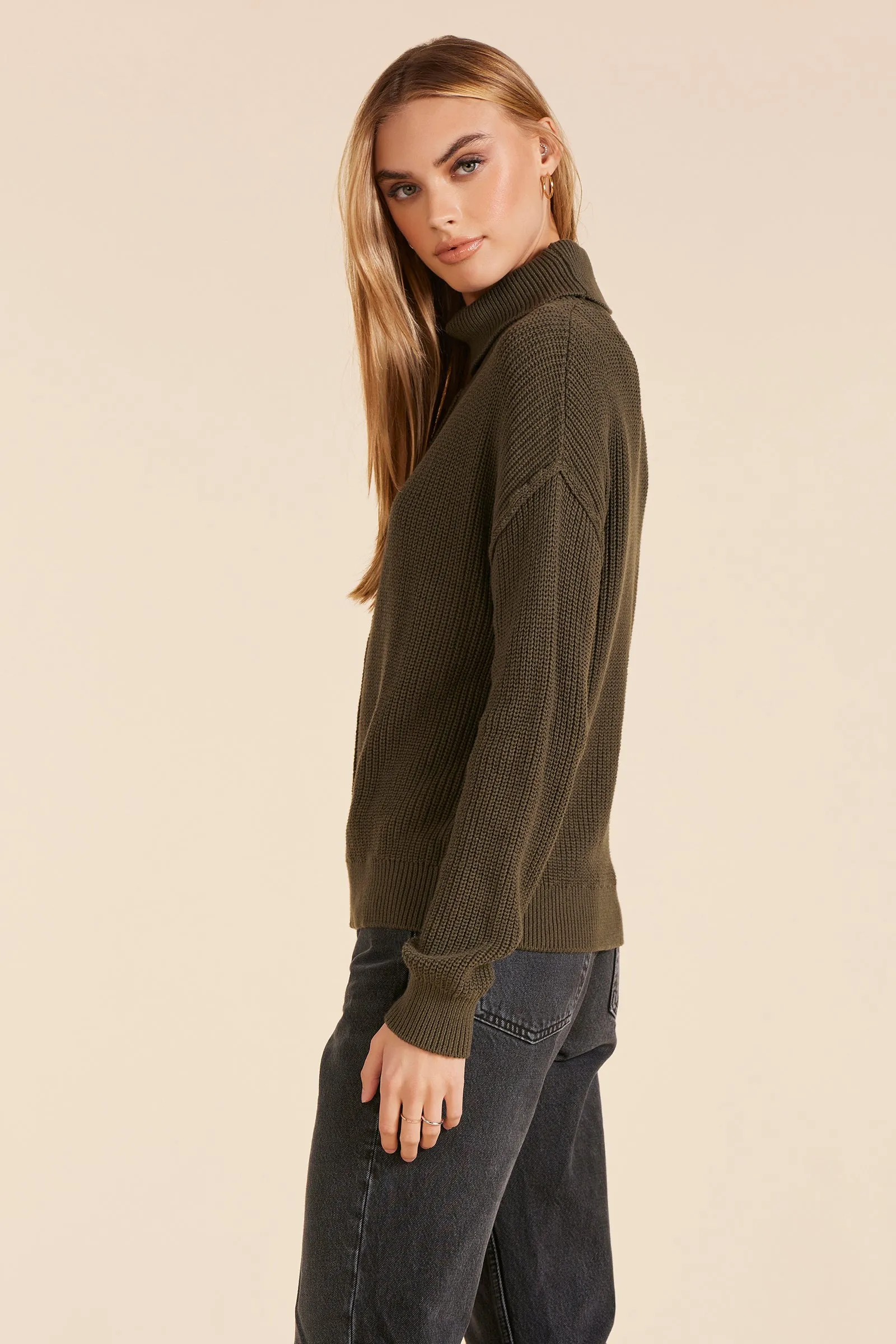 TURTLENECK SWEATER